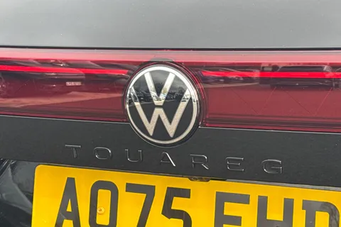 AO75EHD Volkswagen Touareg 3.0 V6 TDI 4Motion 286 Black Edition 5dr Tip Auto **TOW BAR** Thumbnail #26