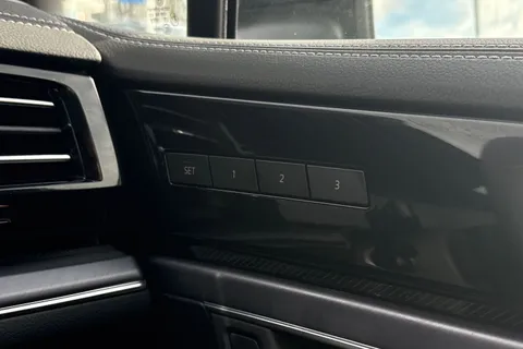 AO75EHD Volkswagen Touareg 3.0 V6 TDI 4Motion 286 Black Edition 5dr Tip Auto **TOW BAR** Thumbnail #41