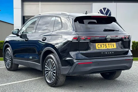 CX75TTV Volkswagen Tiguan 2.0 TDI Match 5dr DSG Thumbnail #3