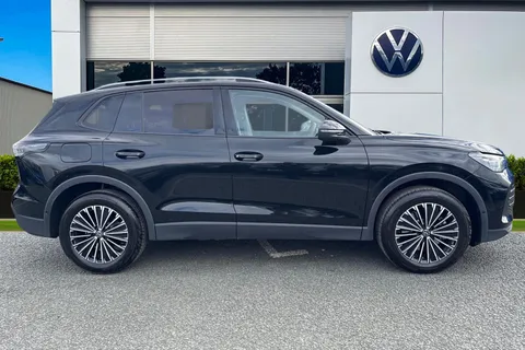 CX75TTV Volkswagen Tiguan 2.0 TDI Match 5dr DSG Thumbnail #4