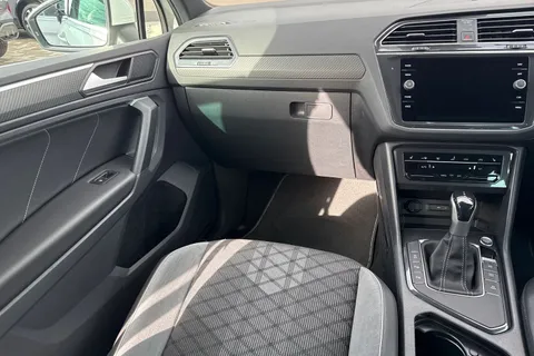 MC73LZD Volkswagen Tiguan 1.5 TSI 150 R-Line Edition 5dr DSG**VAT QUALIFYING** Thumbnail #16