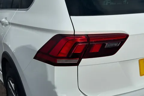 MC73LZD Volkswagen Tiguan 1.5 TSI 150 R-Line Edition 5dr DSG**VAT QUALIFYING** Thumbnail #17