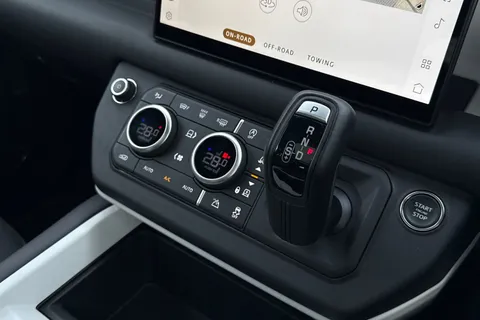 KT74HDA Land Rover Defender 110 3.0 D350 X-Dynamic HSE 5dr Thumbnail #15