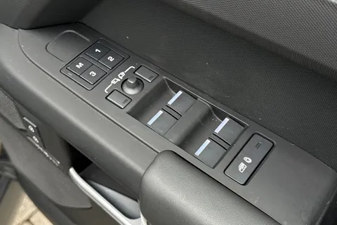 KT74HDA Land Rover Defender 110 3.0 D350 X-Dynamic HSE 5dr Thumbnail #27