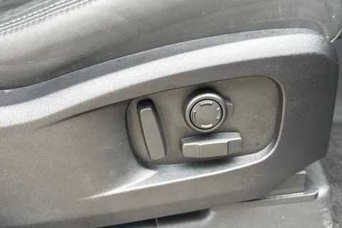 KT74HDA Land Rover Defender 110 3.0 D350 X-Dynamic HSE 5dr Thumbnail #36