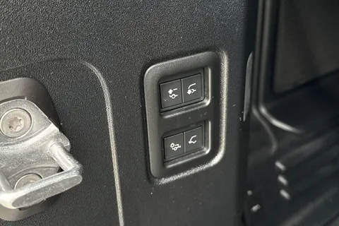 KT74HDA Land Rover Defender 110 3.0 D350 X-Dynamic HSE 5dr Thumbnail #41