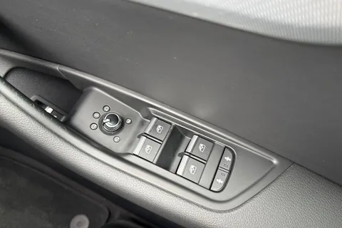 PY19ZZU Audi A4 Avant 2.0 TFSI 35 Sport Euro 6 (s/s) 5dr Thumbnail #46