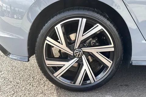MK24LWY Volkswagen Golf 1.5 eTSI 150 R-Line 5dr DSG **PAN ROOF, 18' BERGAMO ALLOYS, REAR CAM** Thumbnail #10