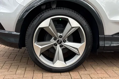  Audi Q4 e-tron 45 Black Edition Auto 5dr 82kWh Thumbnail #7