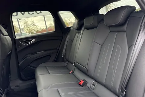  Audi Q4 e-tron 45 Black Edition Auto 5dr 82kWh Thumbnail #14