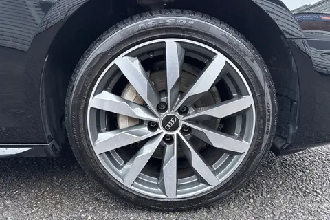 FT21ZWL Audi A4 2.0 TFSI 40 Sport Edition S Tronic Euro 6 (s/s) 4dr Thumbnail #8