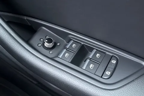 FT21ZWL Audi A4 2.0 TFSI 40 Sport Edition S Tronic Euro 6 (s/s) 4dr Thumbnail #36