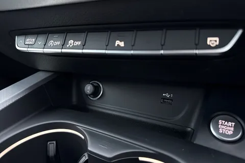 FT21ZWL Audi A4 2.0 TFSI 40 Sport Edition S Tronic Euro 6 (s/s) 4dr Thumbnail #41
