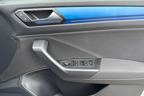 20 of 51 for Volkswagen T-Roc 1.0 TSI Design Euro 6 (s/s) 5dr