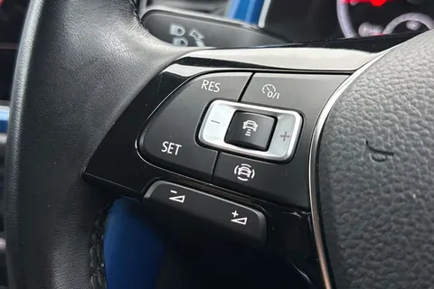 30 of 51 for Volkswagen T-Roc 1.0 TSI Design Euro 6 (s/s) 5dr