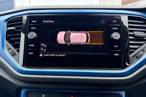 42 of 51 for Volkswagen T-Roc 1.0 TSI Design Euro 6 (s/s) 5dr