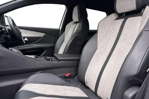 MT21FNF PEUGEOT 3008 1.6 13.2kWh GT Premium e-EAT Euro 6 (s/s) 5dr Thumbnail #17