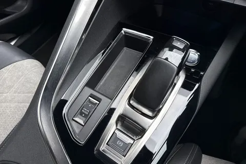 MT21FNF PEUGEOT 3008 1.6 13.2kWh GT Premium e-EAT Euro 6 (s/s) 5dr Thumbnail #24