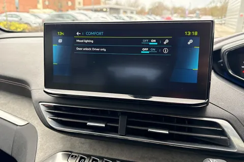 MT21FNF PEUGEOT 3008 1.6 13.2kWh GT Premium e-EAT Euro 6 (s/s) 5dr Thumbnail #50