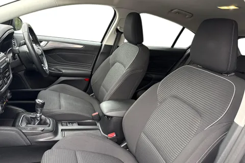 DN68XBB Ford Focus 1.5 EcoBlue Titanium Euro 6 (s/s) 5dr Thumbnail #17