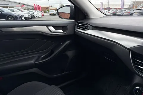 DN68XBB Ford Focus 1.5 EcoBlue Titanium Euro 6 (s/s) 5dr Thumbnail #44