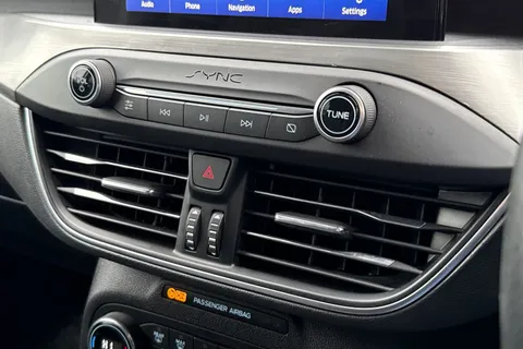 DN68XBB Ford Focus 1.5 EcoBlue Titanium Euro 6 (s/s) 5dr Thumbnail #53