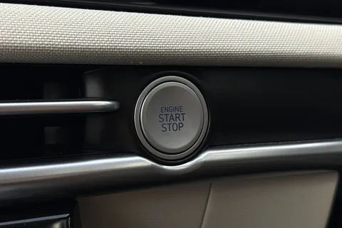 DP24RNN Hyundai Tucson 1.6 T-GDi Ultimate Auto 4WD Euro 6 (s/s) 5dr Thumbnail #42