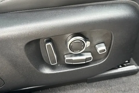 KK24HLO Land Rover Range Rover Velar 2.0 P400e Dynamic HSE 5dr Thumbnail #33