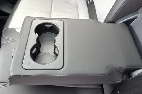 KK24HLO Land Rover Range Rover Velar 2.0 P400e Dynamic HSE 5dr Thumbnail #42