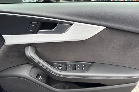 DE68EWW Audi S4 3.0 TFSI V6 Tiptronic quattro Euro 6 (s/s) 4dr Thumbnail #19