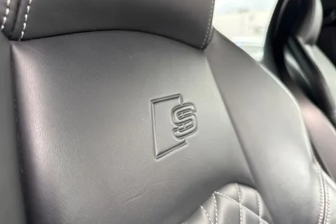 DE68EWW Audi S4 3.0 TFSI V6 Tiptronic quattro Euro 6 (s/s) 4dr Thumbnail #37