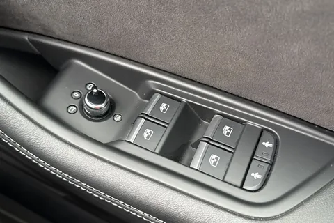 DE68EWW Audi S4 3.0 TFSI V6 Tiptronic quattro Euro 6 (s/s) 4dr Thumbnail #39