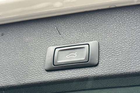 MT70NUU Audi Q2 1.5 TFSI CoD 35 S line S Tronic Euro 6 (s/s) 5dr Thumbnail #34