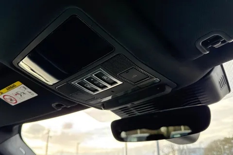 KT74TKC Land Rover Discovery 3.0 D350 Dynamic HSE 5dr Thumbnail #25