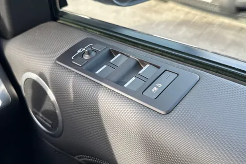 KT74TKC Land Rover Discovery 3.0 D350 Dynamic HSE 5dr Thumbnail #27