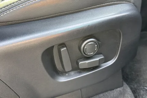 KT74TKC Land Rover Discovery 3.0 D350 Dynamic HSE 5dr Thumbnail #35