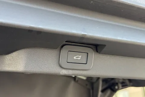 KT74TKC Land Rover Discovery 3.0 D350 Dynamic HSE 5dr Thumbnail #38