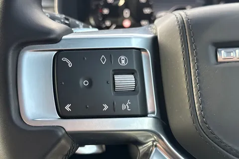 KT74TKC Land Rover Discovery 3.0 D350 Dynamic HSE 5dr Thumbnail #46