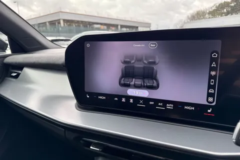  Audi Q3 1.5 TFSI S line S Tronic Euro 6 (s/s) 5dr Thumbnail #48