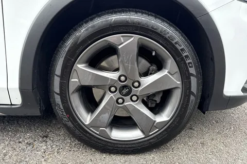 LO21RFE Ford Focus 1.5 EcoBlue Active Auto Euro 6 (s/s) 5dr Thumbnail #8