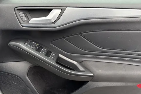 LO21RFE Ford Focus 1.5 EcoBlue Active Auto Euro 6 (s/s) 5dr Thumbnail #19