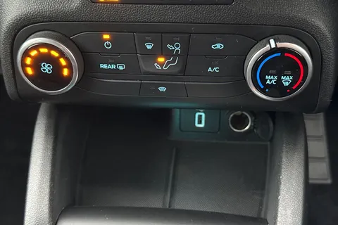 LO21RFE Ford Focus 1.5 EcoBlue Active Auto Euro 6 (s/s) 5dr Thumbnail #20