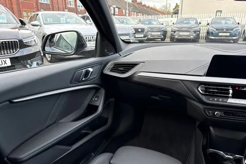 DN73EUR BMW 1 Series 1.5 118i M Sport (LCP) DCT Euro 6 (s/s) 5dr Thumbnail #15