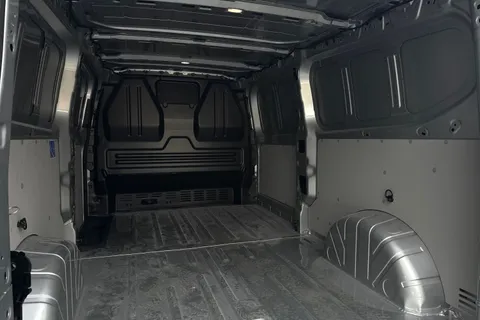 MF75FCE Volkswagen Transporter 2.0 TDI 110 Commerce Plus Van Thumbnail #10