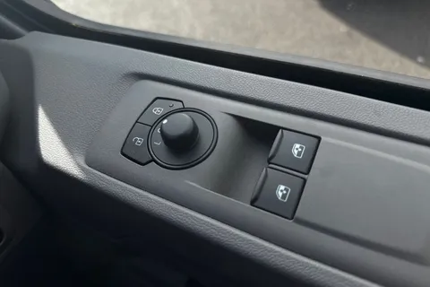 MF75FCE Volkswagen Transporter 2.0 TDI 110 Commerce Plus Van Thumbnail #18