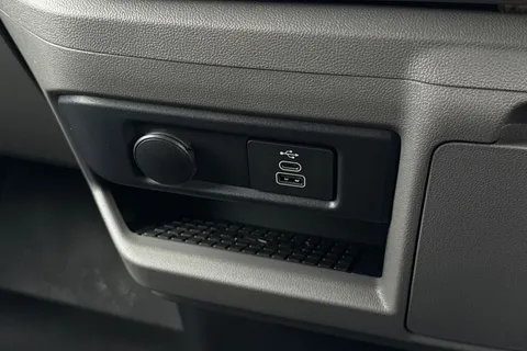 KR75EUV Volkswagen E-Transporter 160kW 65kWh Commerce Pro Kombi Van Auto Thumbnail #52