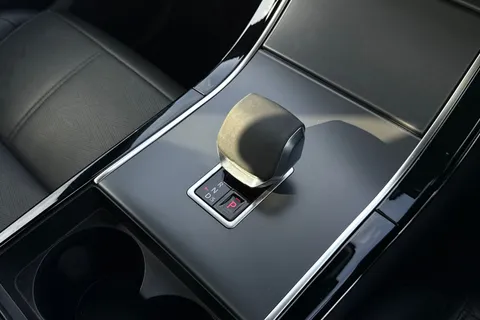 KW73RVA Land Rover Range Rover Velar 2.0 D200 Dynamic HSE 5dr Thumbnail #14