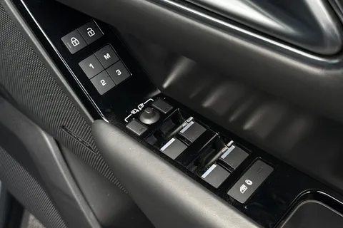 KW73RVA Land Rover Range Rover Velar 2.0 D200 Dynamic HSE 5dr Thumbnail #26