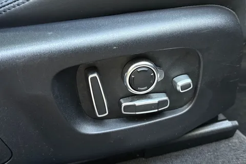 KW73RVA Land Rover Range Rover Velar 2.0 D200 Dynamic HSE 5dr Thumbnail #35