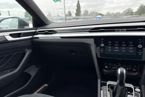 DA75HYH Volkswagen Arteon 1.4 TSI eHybrid R-Line 5dr DSG | Panoramic Sunroof | Adaptive Cruise Contro Thumbnail #14